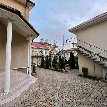 Vadlen Guest house *